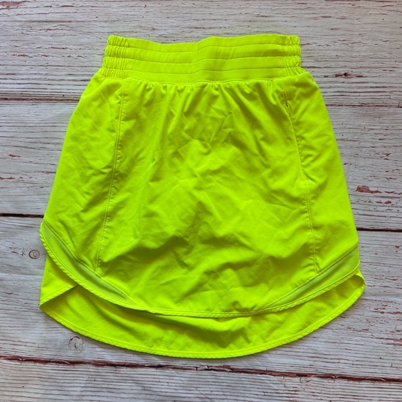 Lululemon Hotty Hot High-Rise Skirt Long in Highlight Yellow Sz 2 - Picture 3 of 12